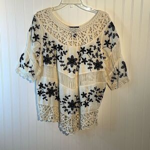 Oliver O By Escio Crochet And Embroidered Top Women’s Medium Tan Black Flower